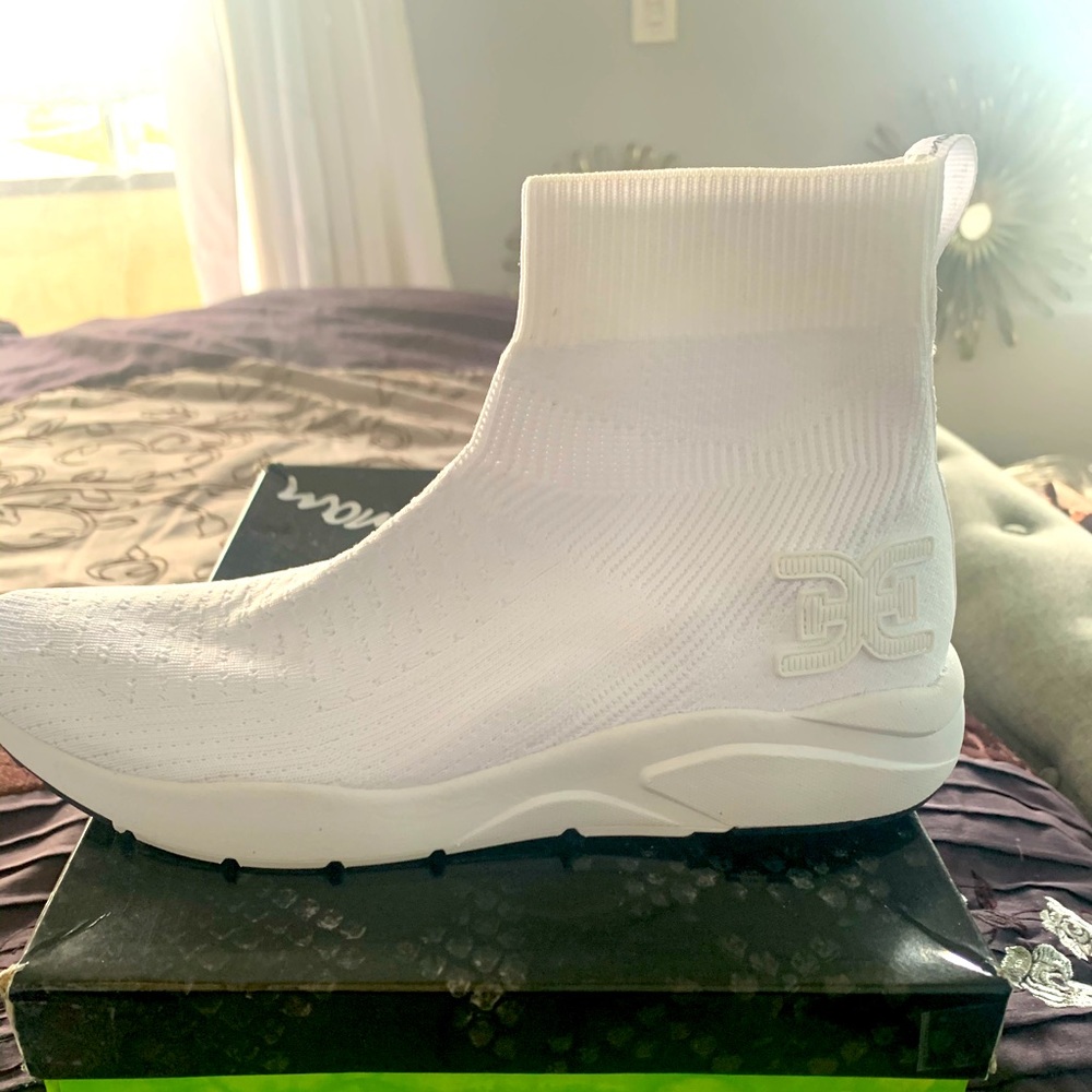 Sam Eldelman Tara White Knit Logo sock